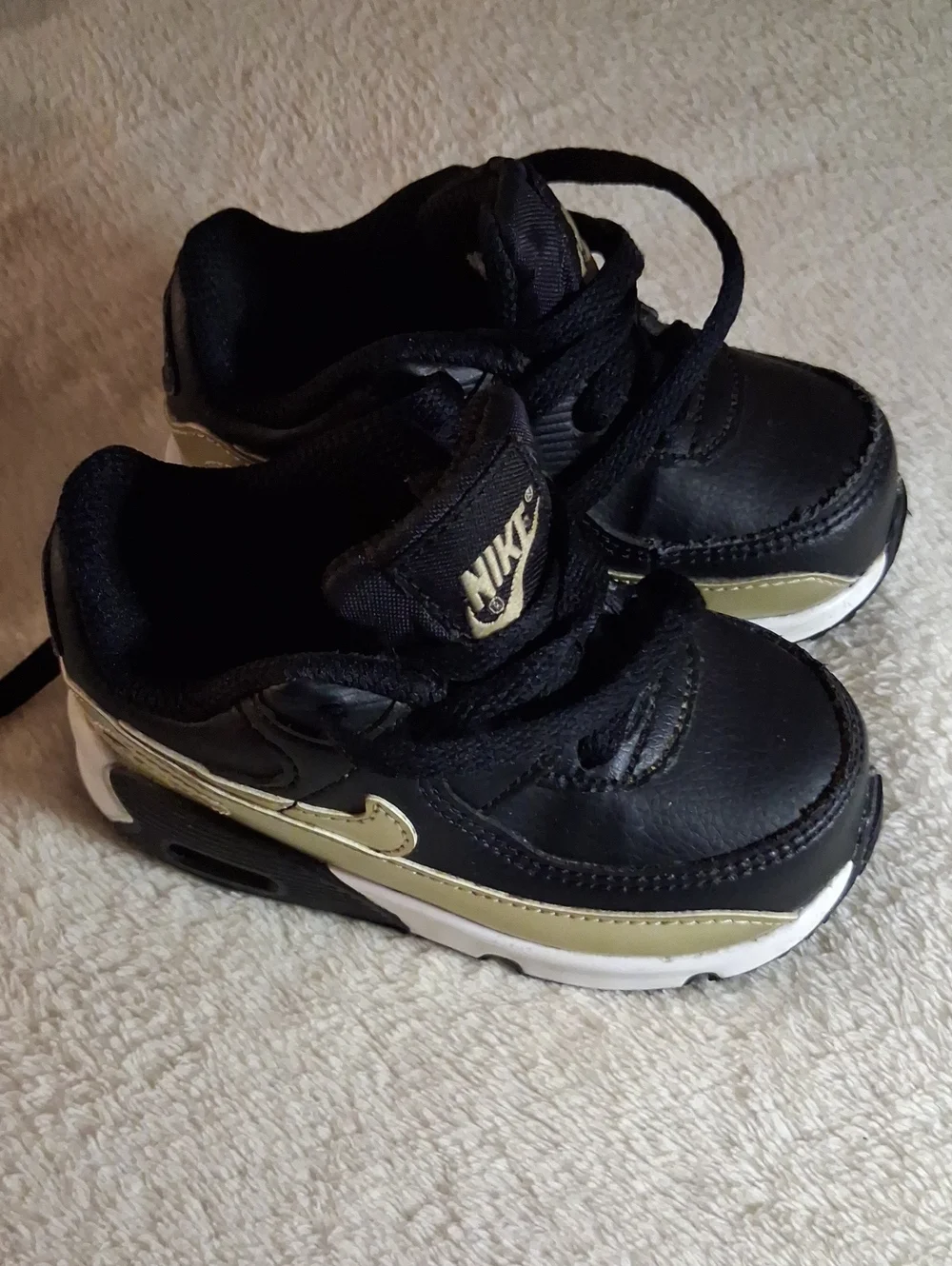 Nike Air Max Size 6c Lil Kids Black and Gold Accent Sneakers